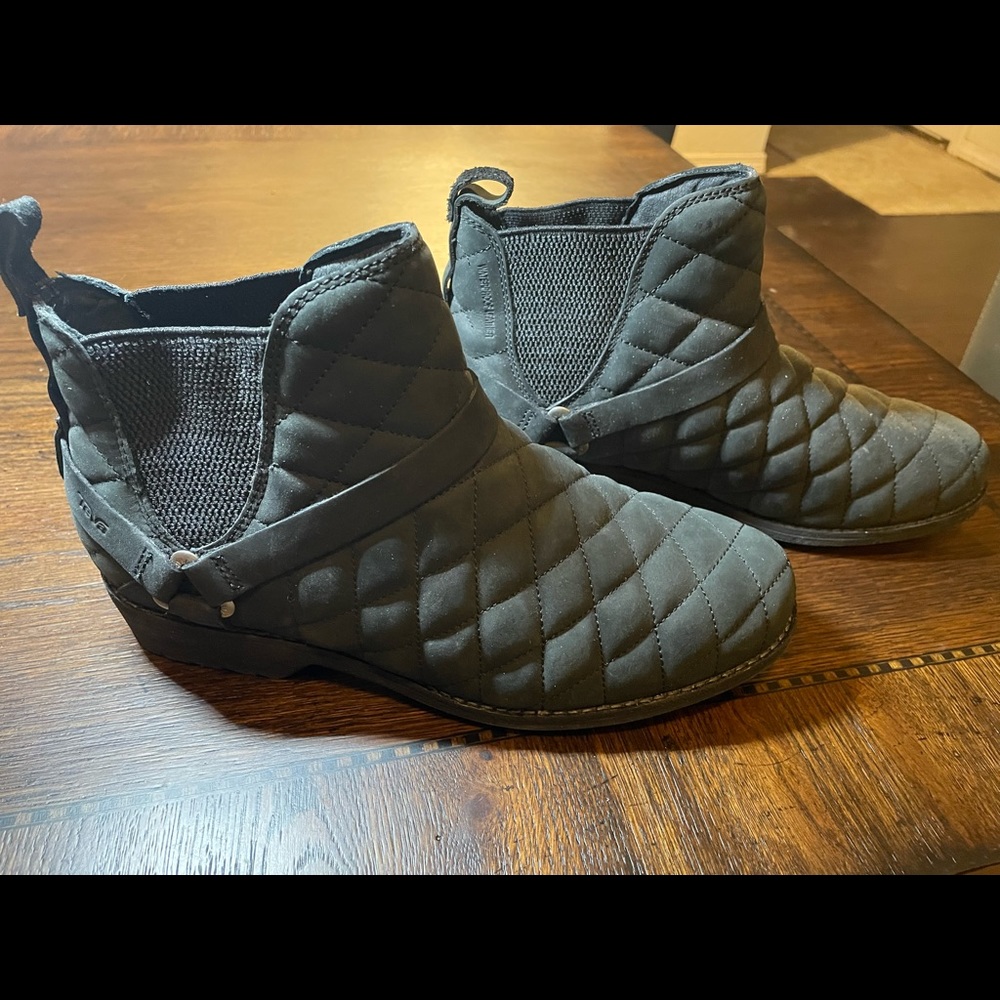 Teva Women’s Black Boots. Size 8. Excellent Condition
